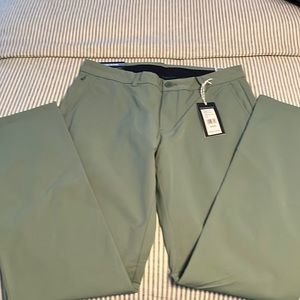 Vineyard Vines 32x32 On-The-Go pants in Starboard Green. New with Tags